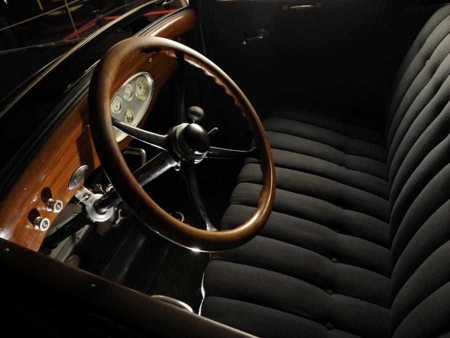  Studebaker Standard Six 4-Door Sedan 1925 года  (фото 3 из 4)